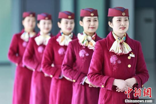 重慶高鐵乘務員開展專業(yè)禮儀服務培訓，提升乘客出行體驗